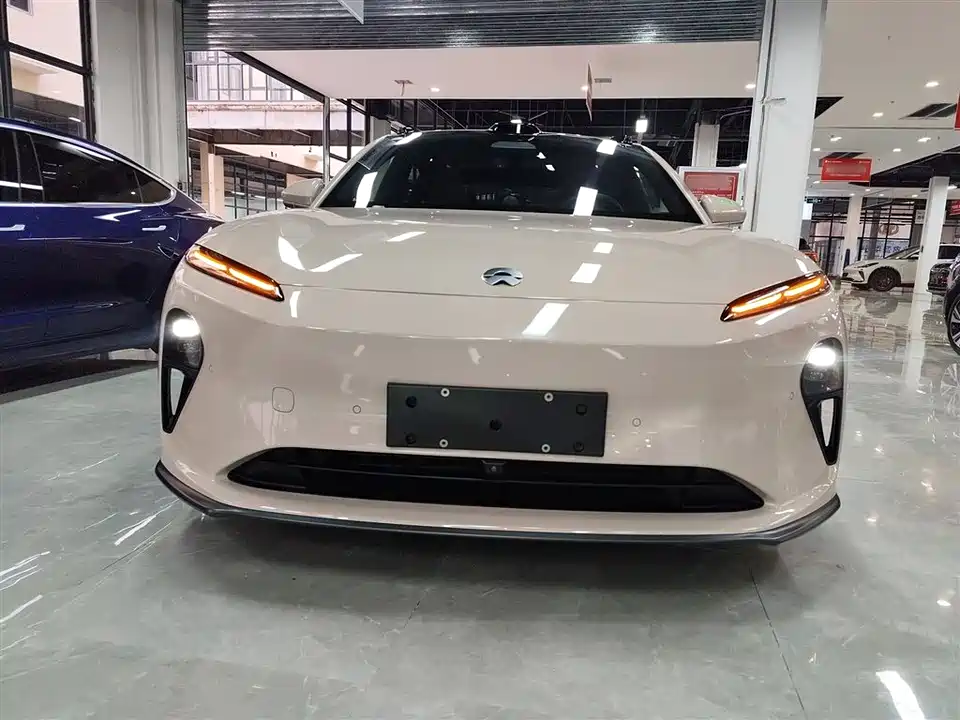 NIO ET5