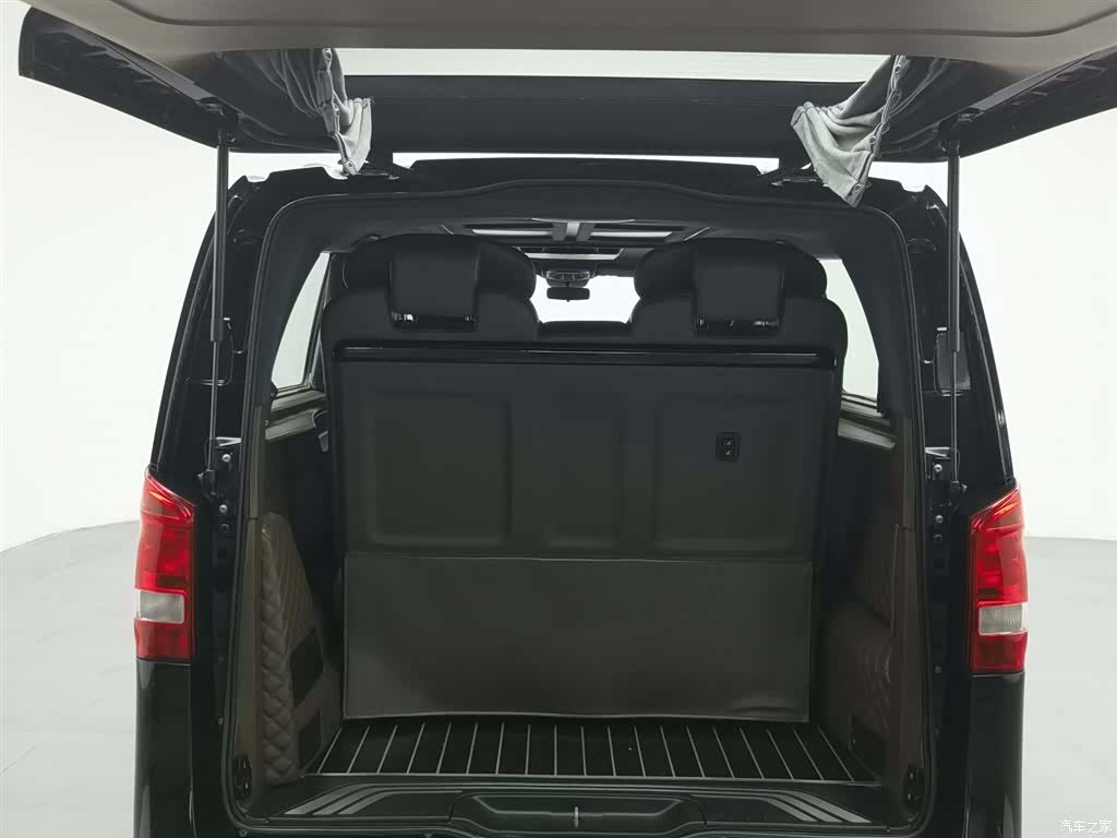 Mercedes-Benz 7, 2019 16