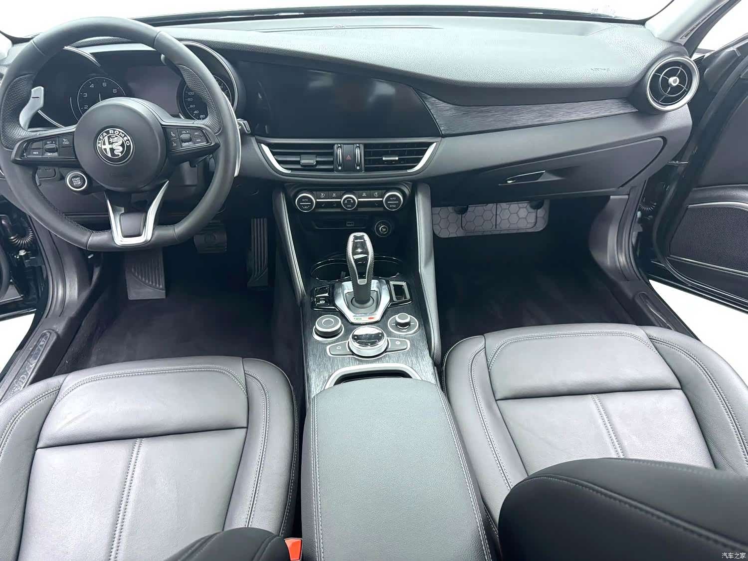 Alfa Romeo Giulia, 2021 8