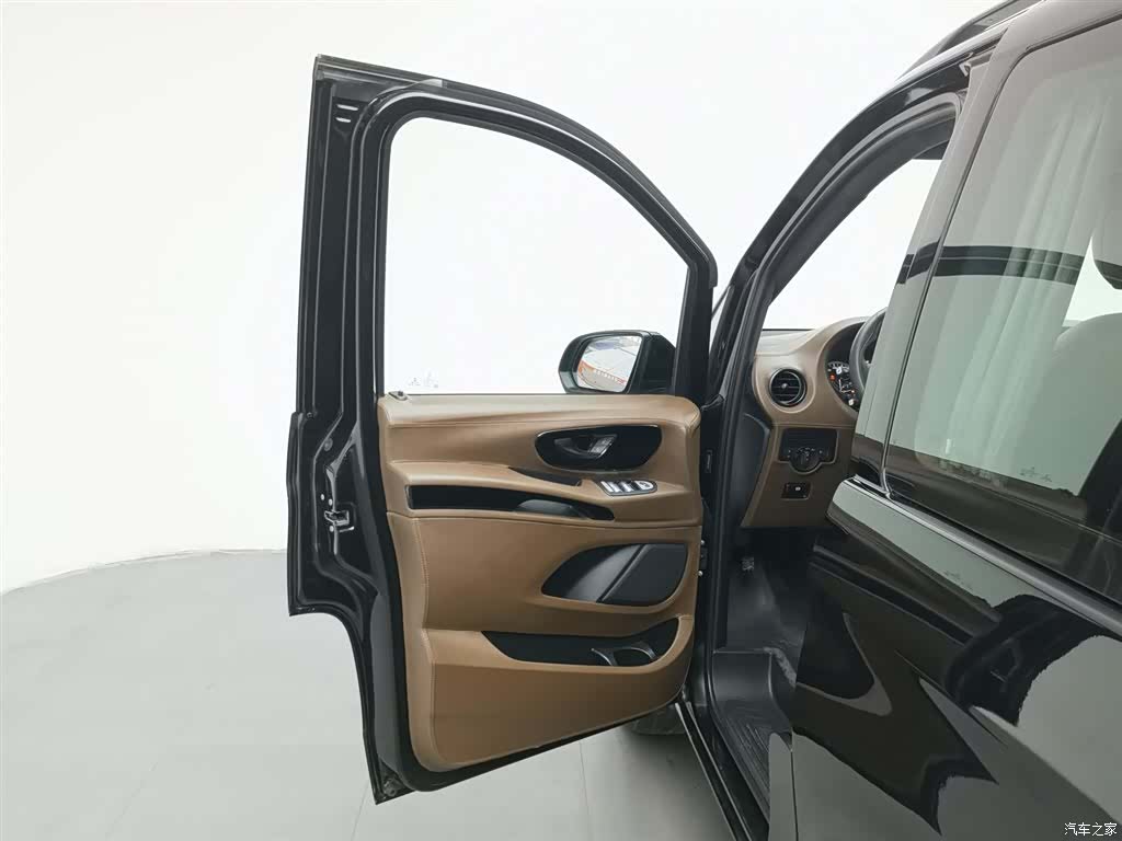 Mercedes-Benz 7, 2019 8