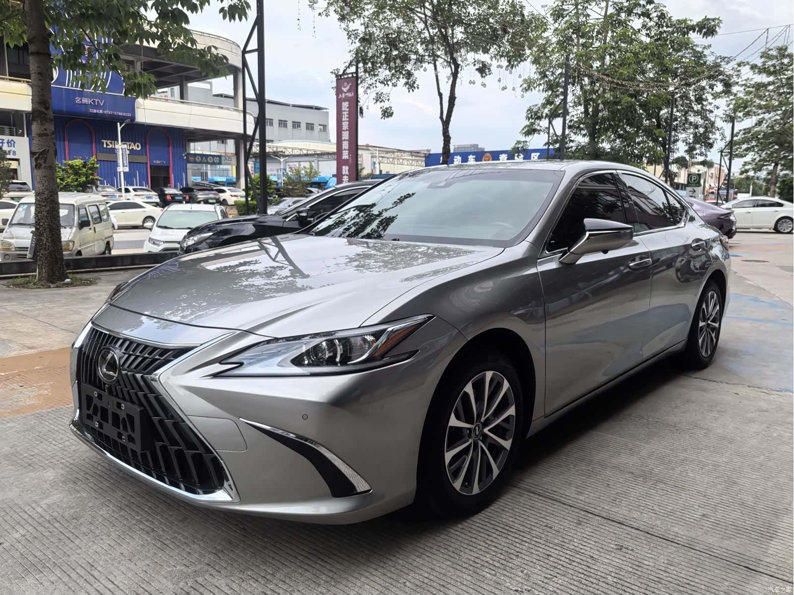 Lexus ES, 2023 1