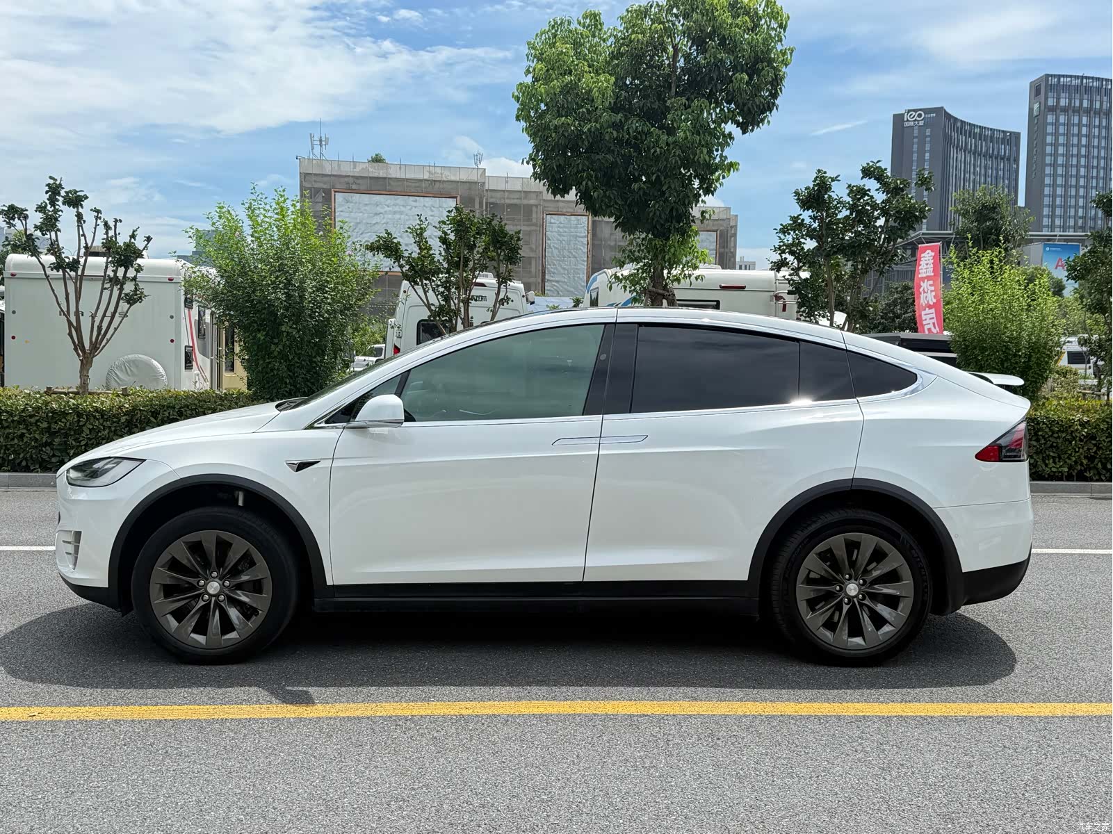 Tesla Model X, 2017 11