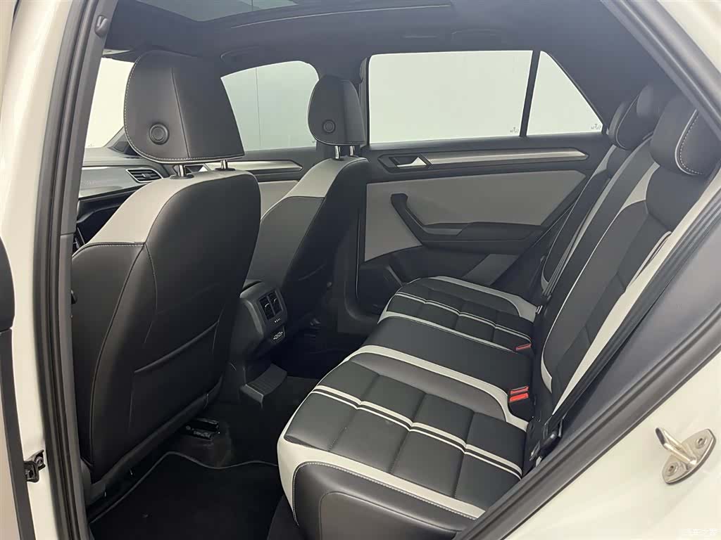 Volkswagen T-ROC, 2024 7