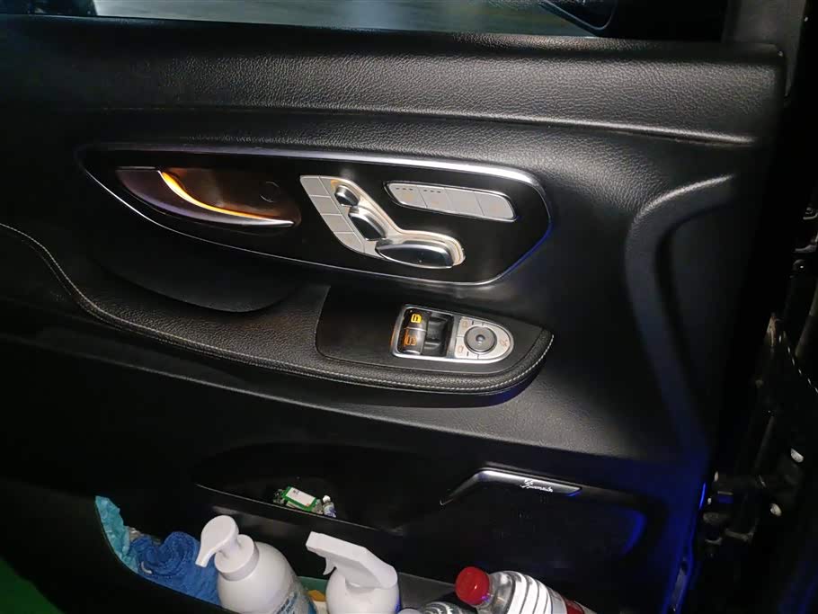 Mercedes-Benz V-class