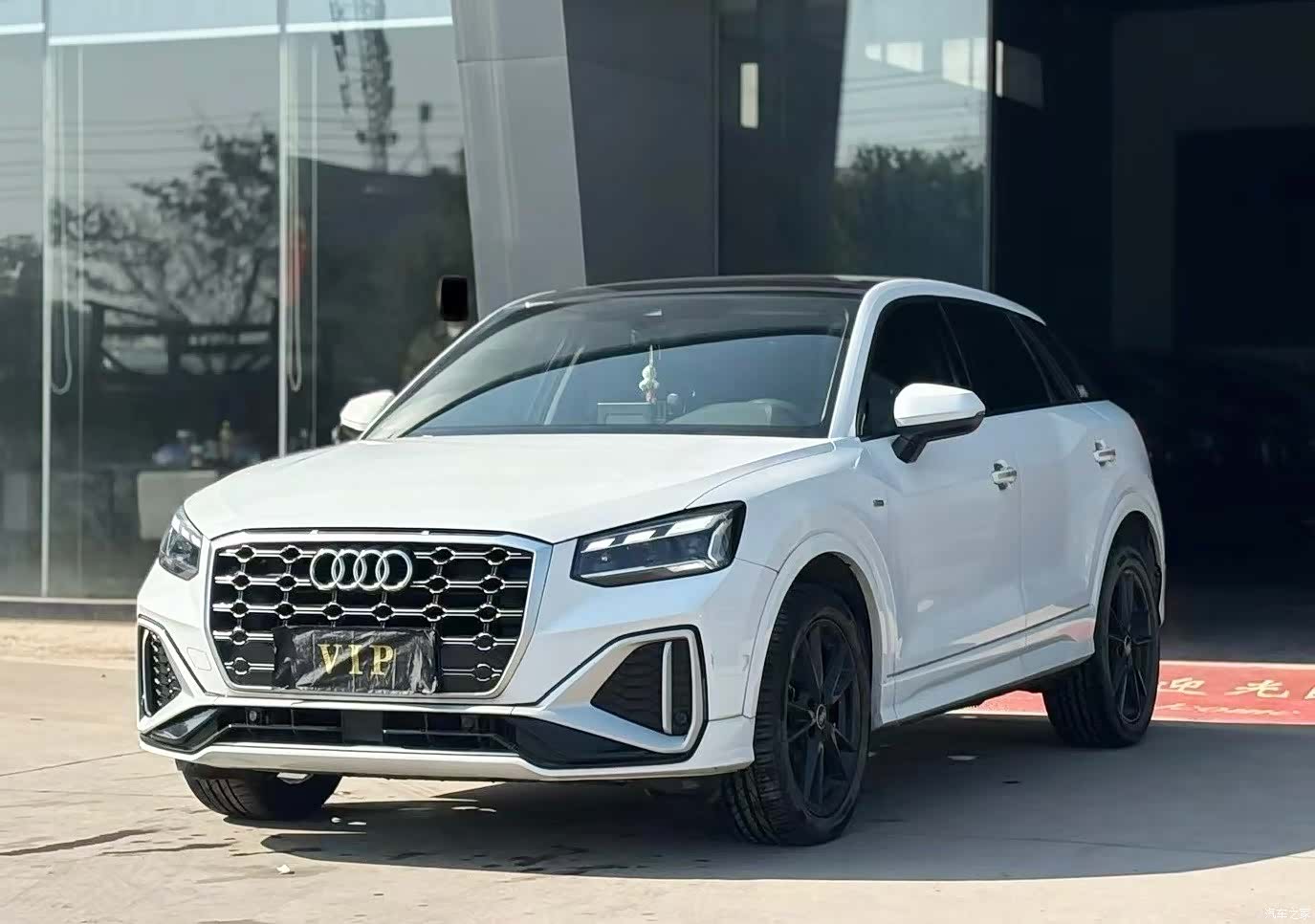 Audi Q2L, 2023 1