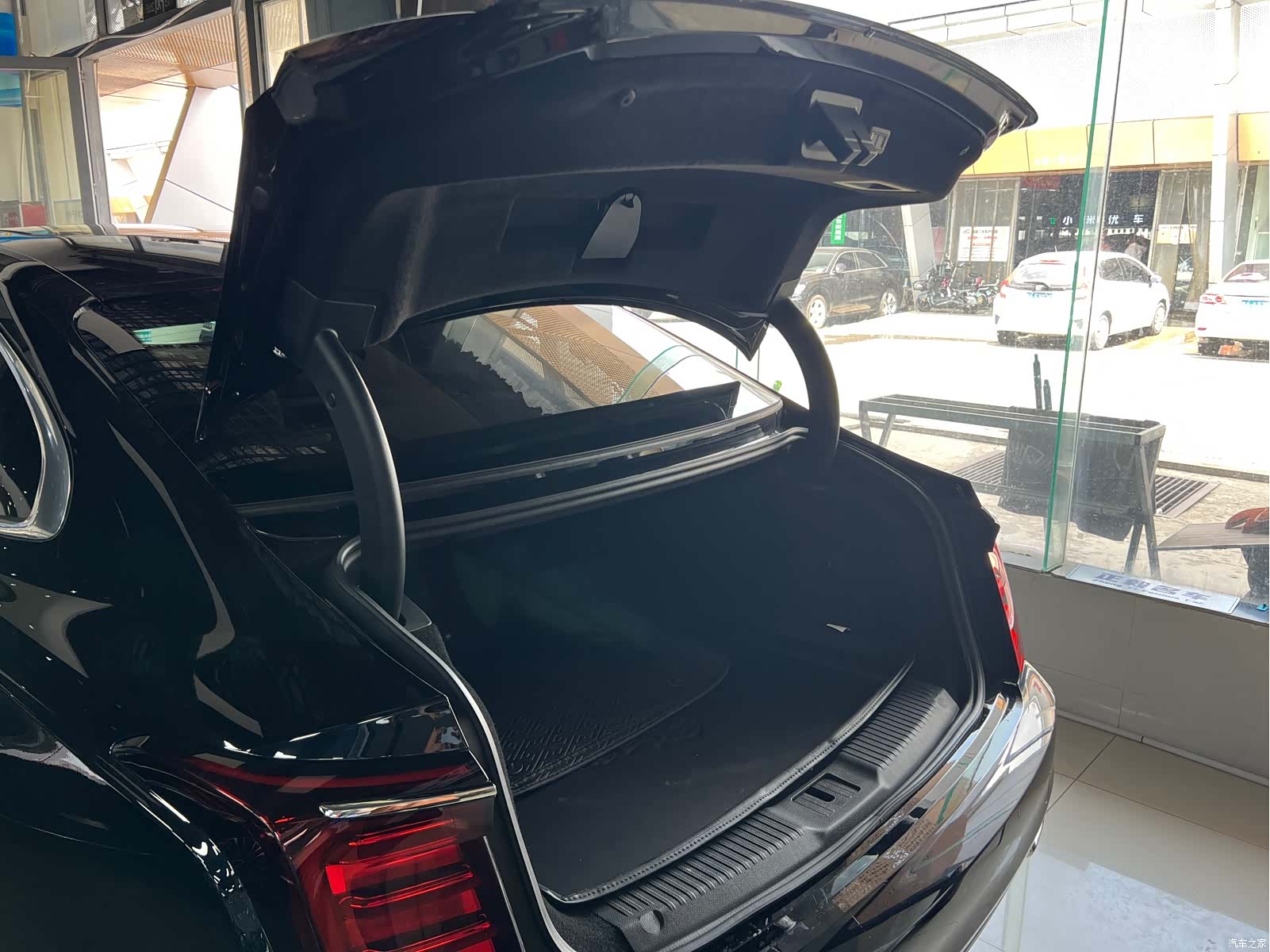 Hongqi H9, 2025 15