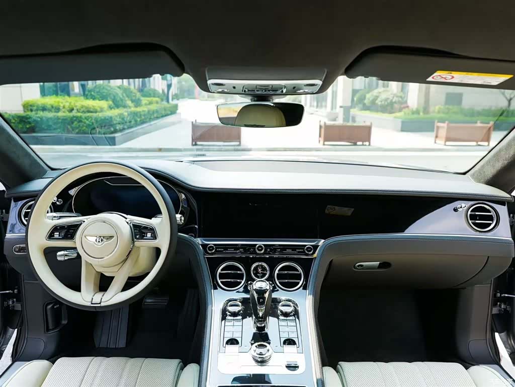 Bentley Continental GT, 2023 7