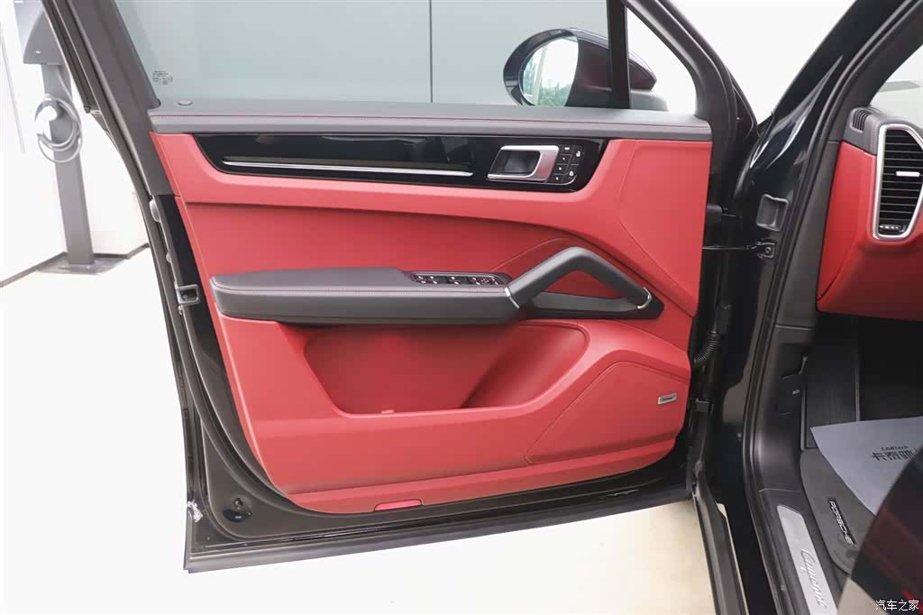 Porsche Cayenne, 2023 10