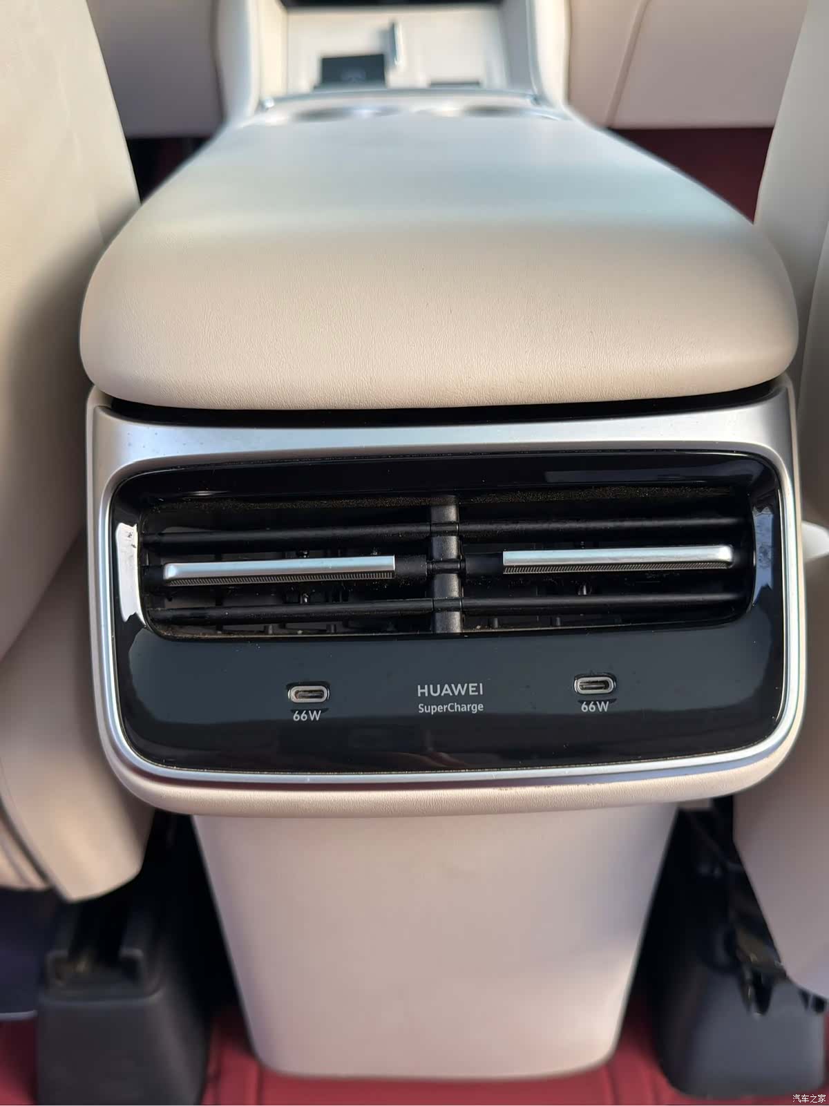 Luxeed R7, 2025 12