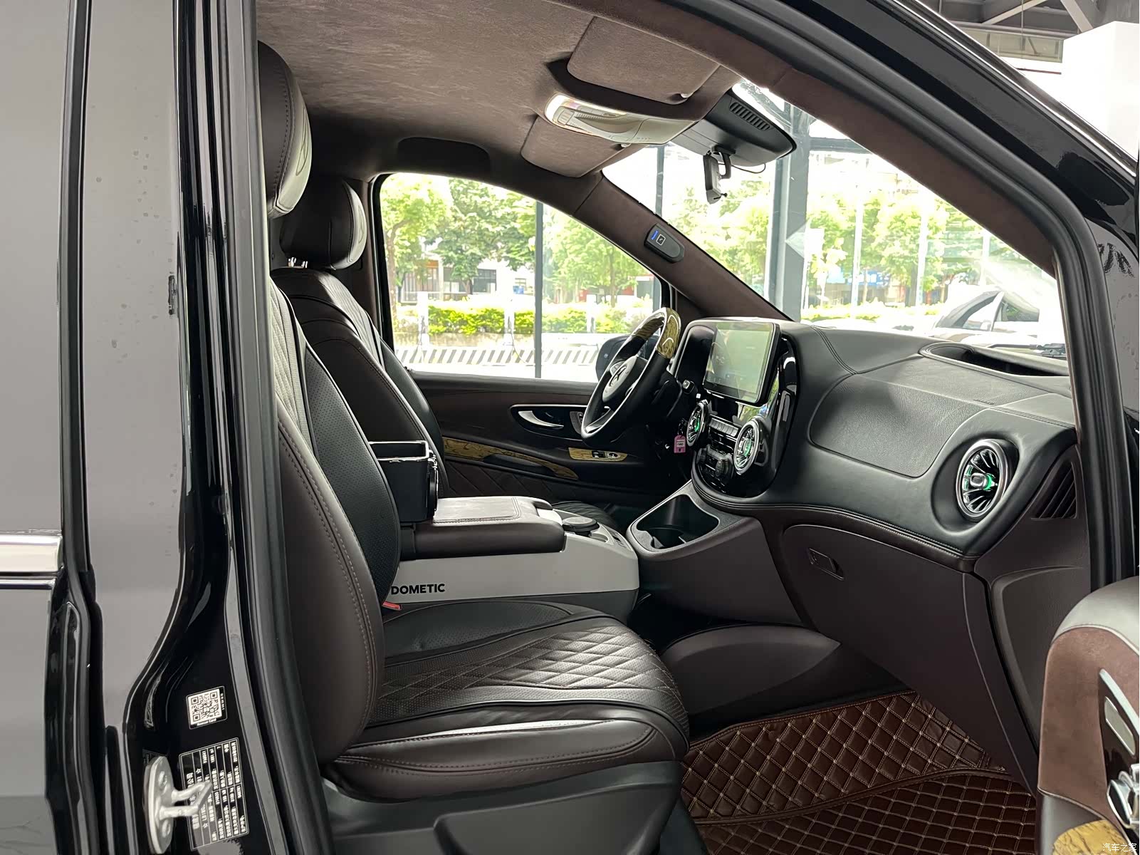 Mercedes-Benz 7, 2019 13
