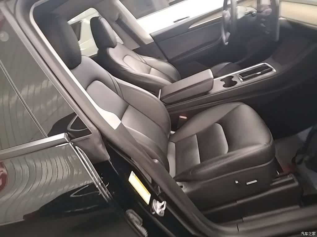 Tesla Model Y, 2023 25