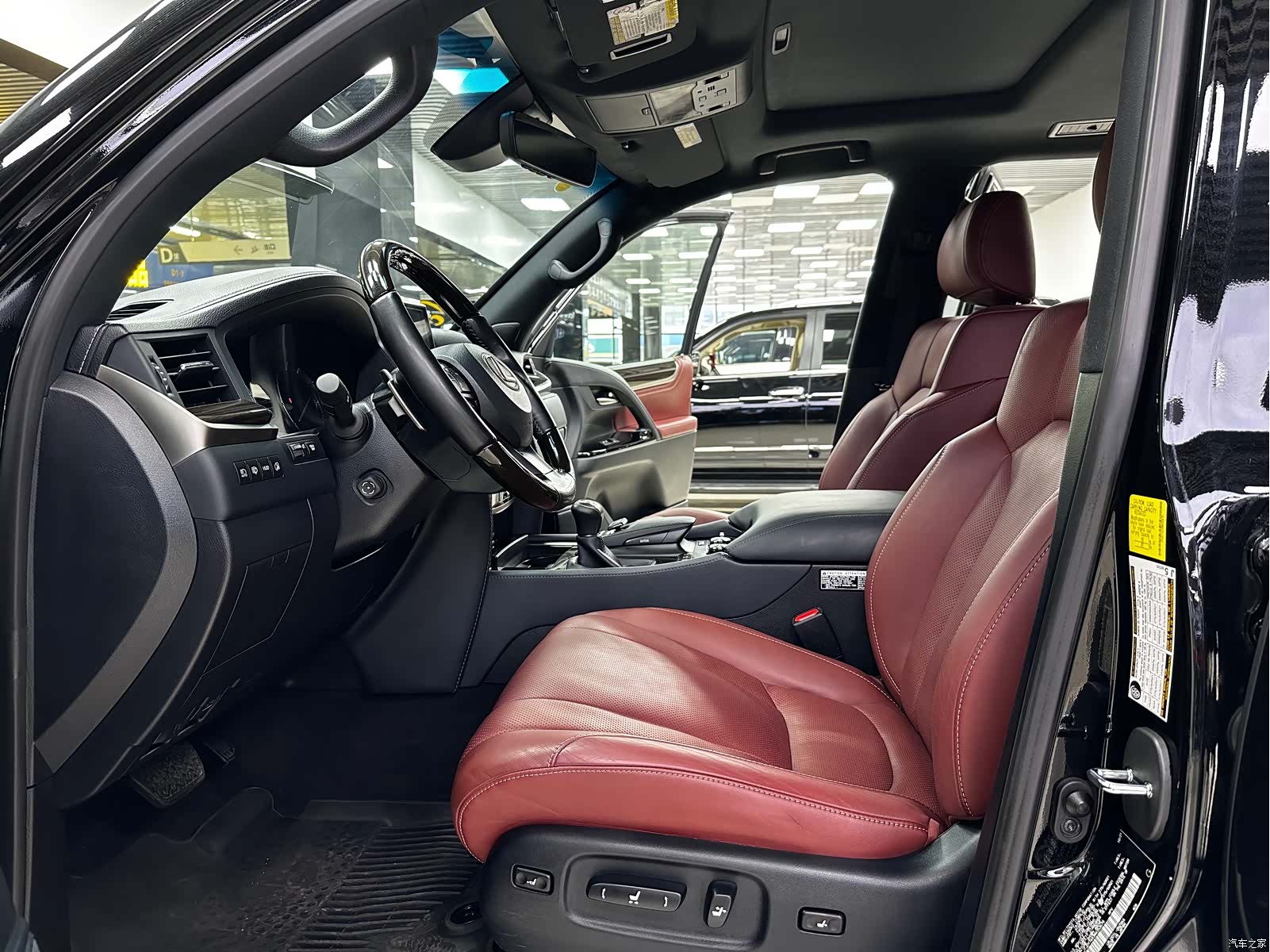 Lexus LX, 2022 10