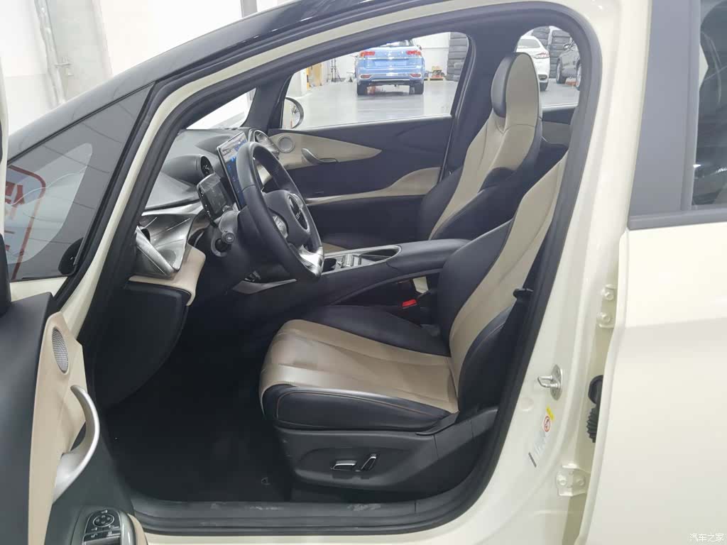 BYD Dolphin, 2023 10