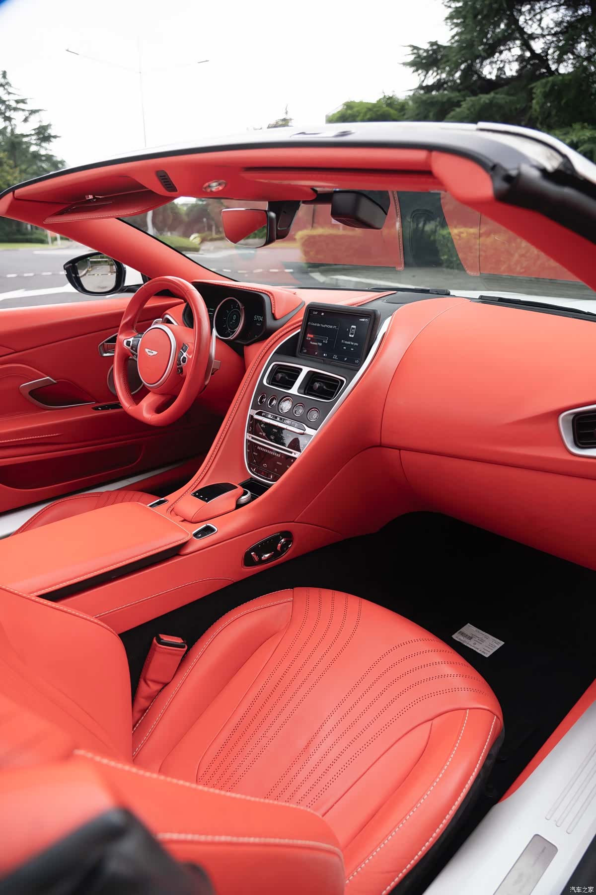 Aston Martin DB11, 2020 17