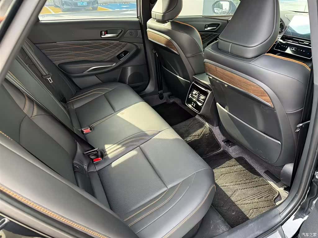 Toyota Avalon, 2025 10