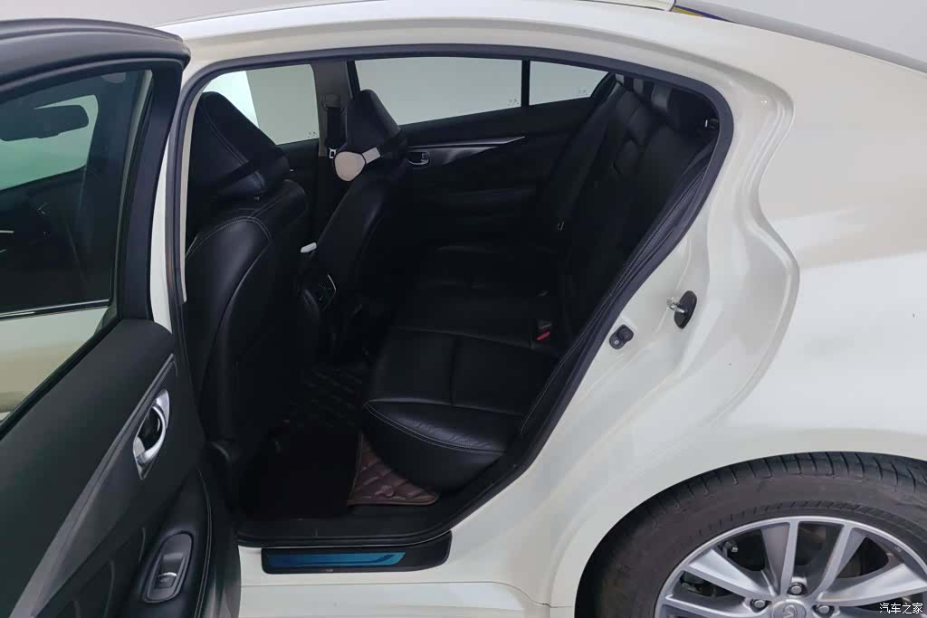 Infiniti Q50L, 2016 11