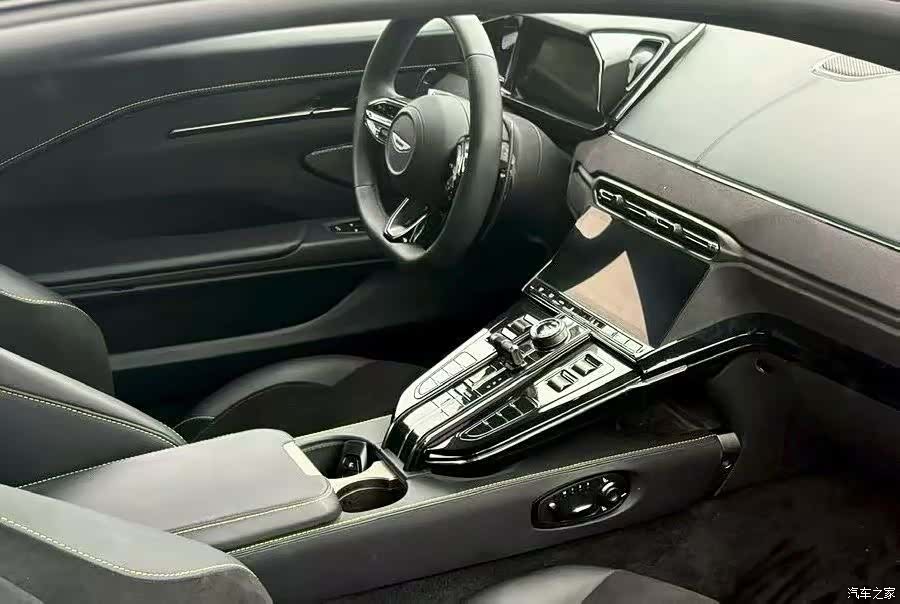 Aston Martin Vantage, 2025 11