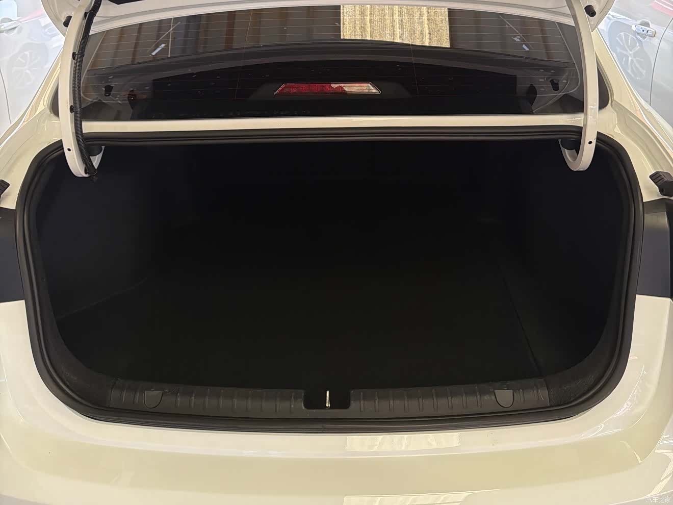 Geely Emgrand, 2022 13