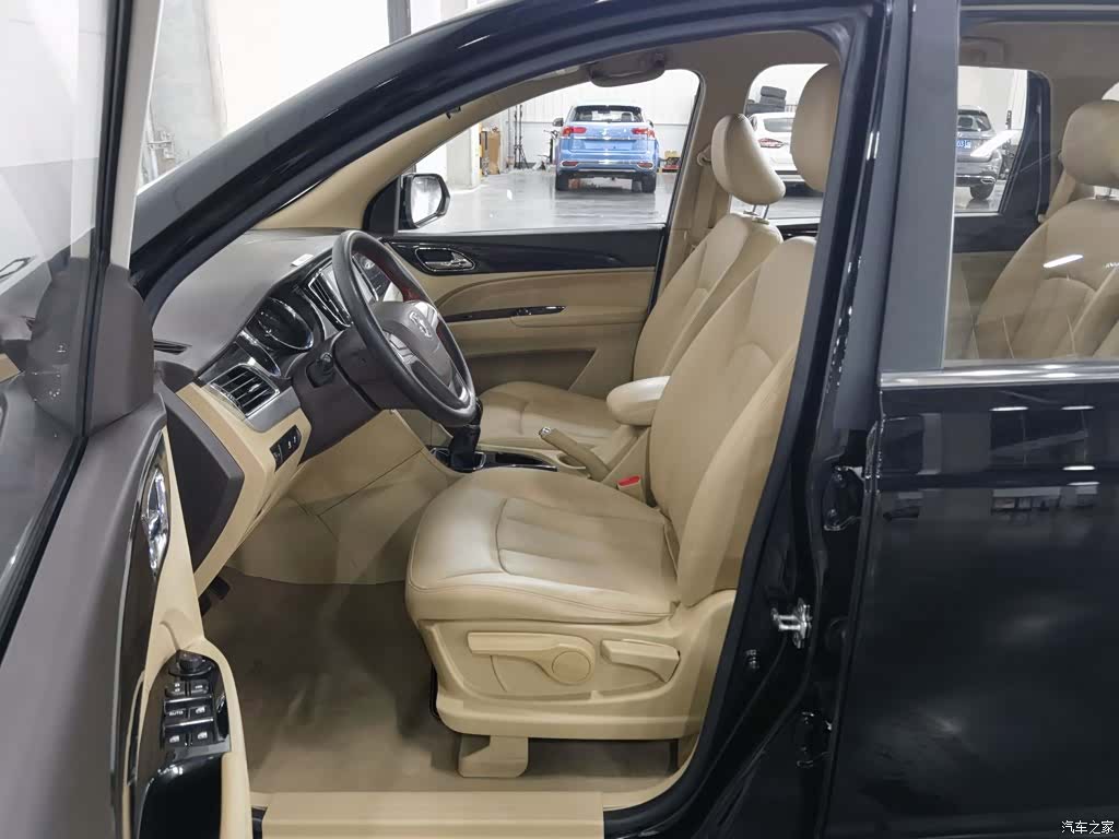Wuling 730, 2016 10