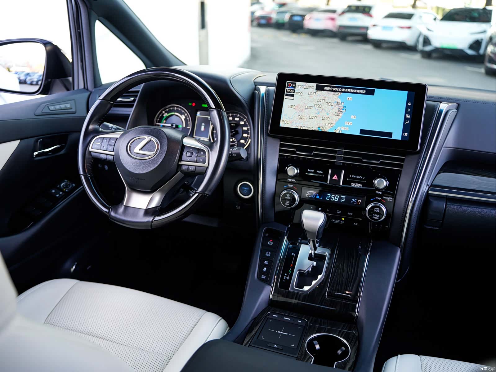 Lexus LM, 2021 13