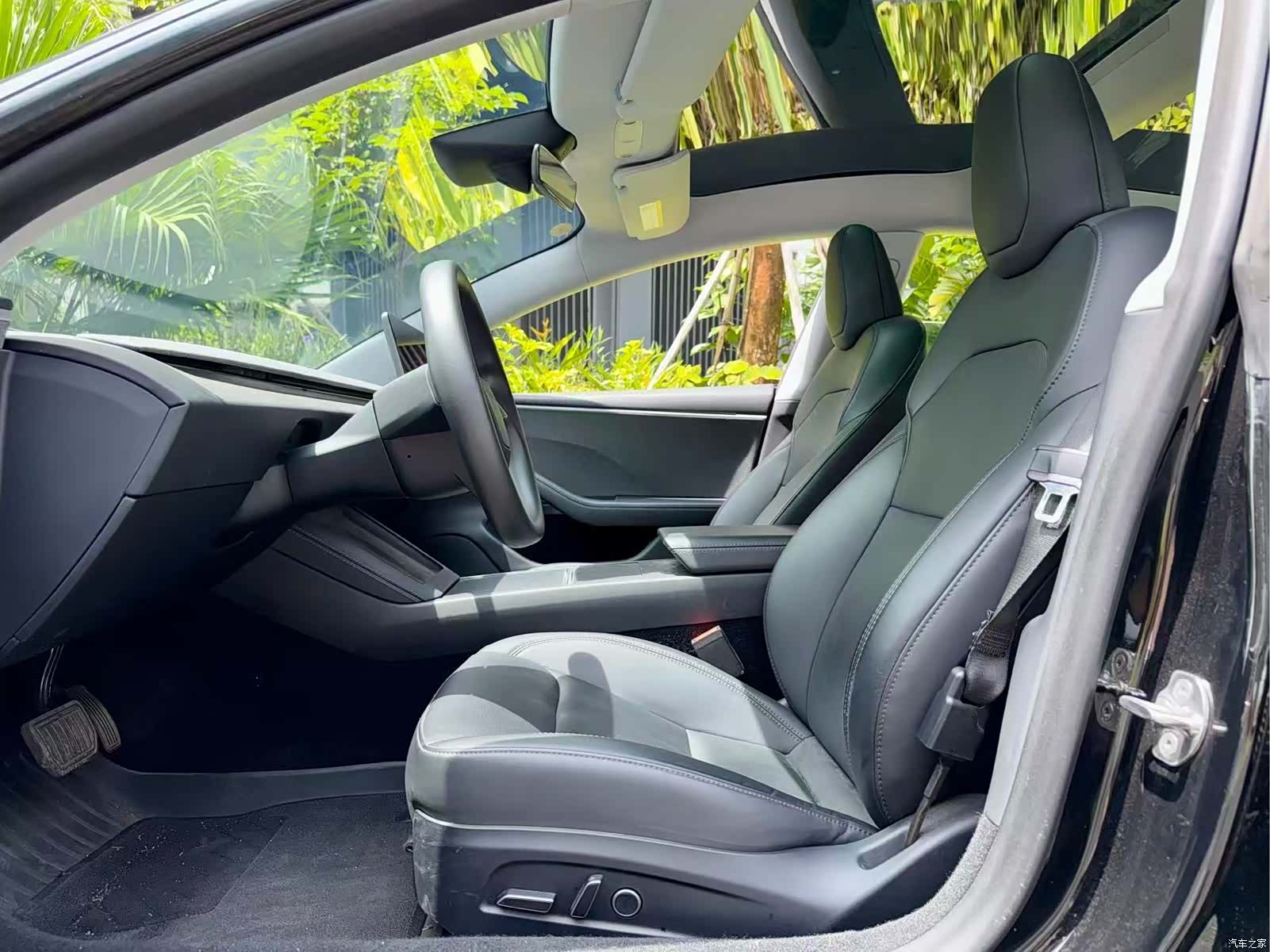 Tesla Model 3, 2023 13