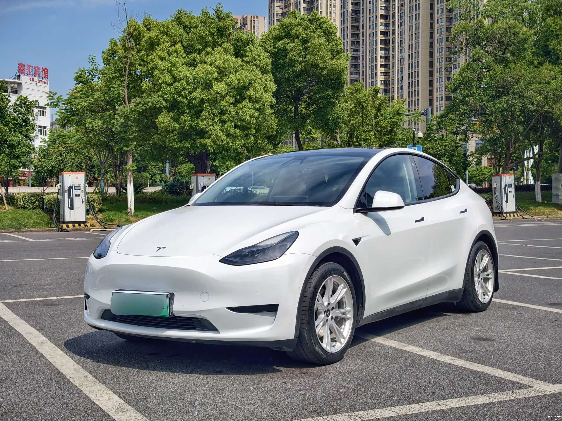Tesla Model Y, 2022 1