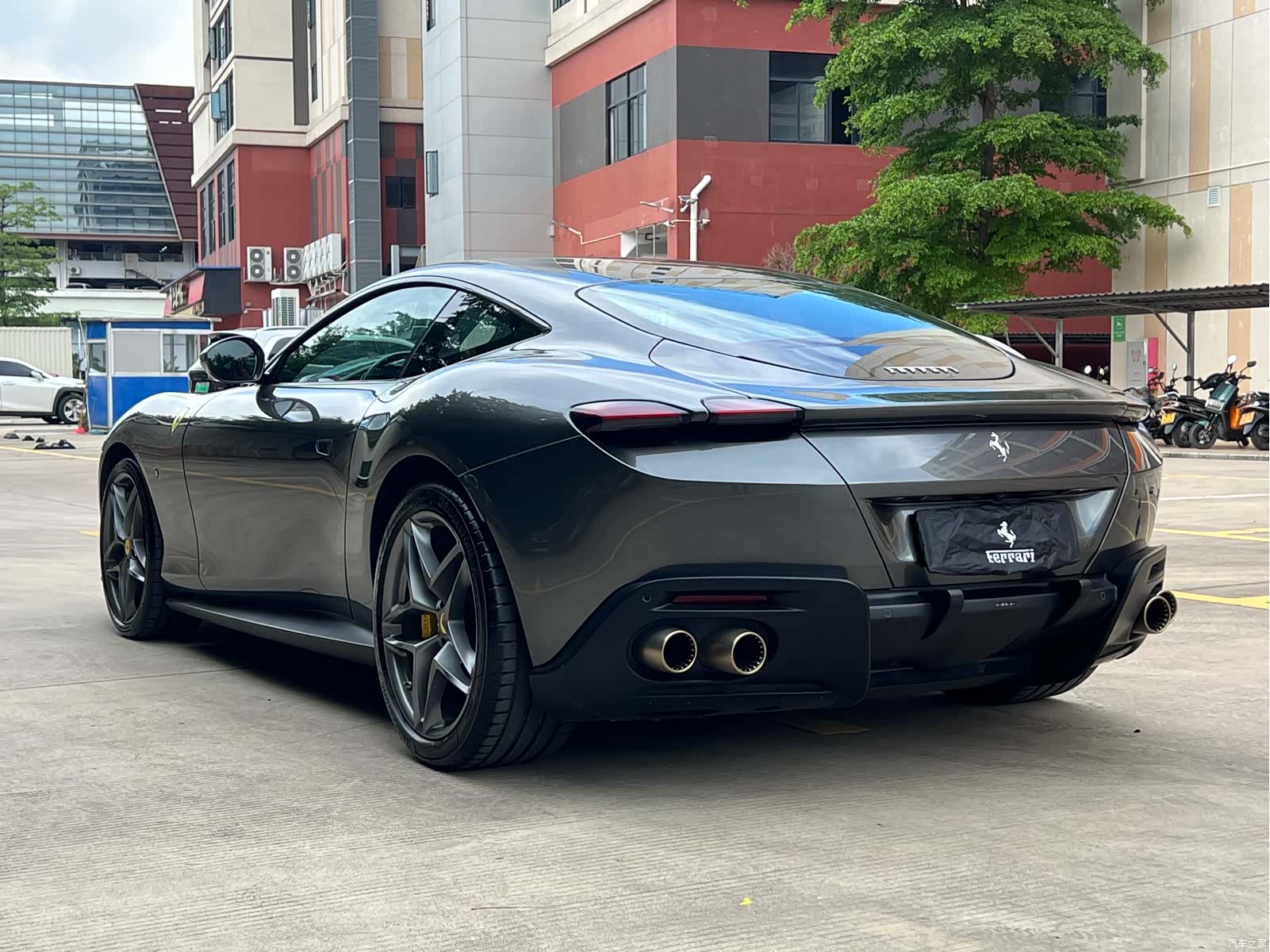 Ferrari Roma, 2023 4