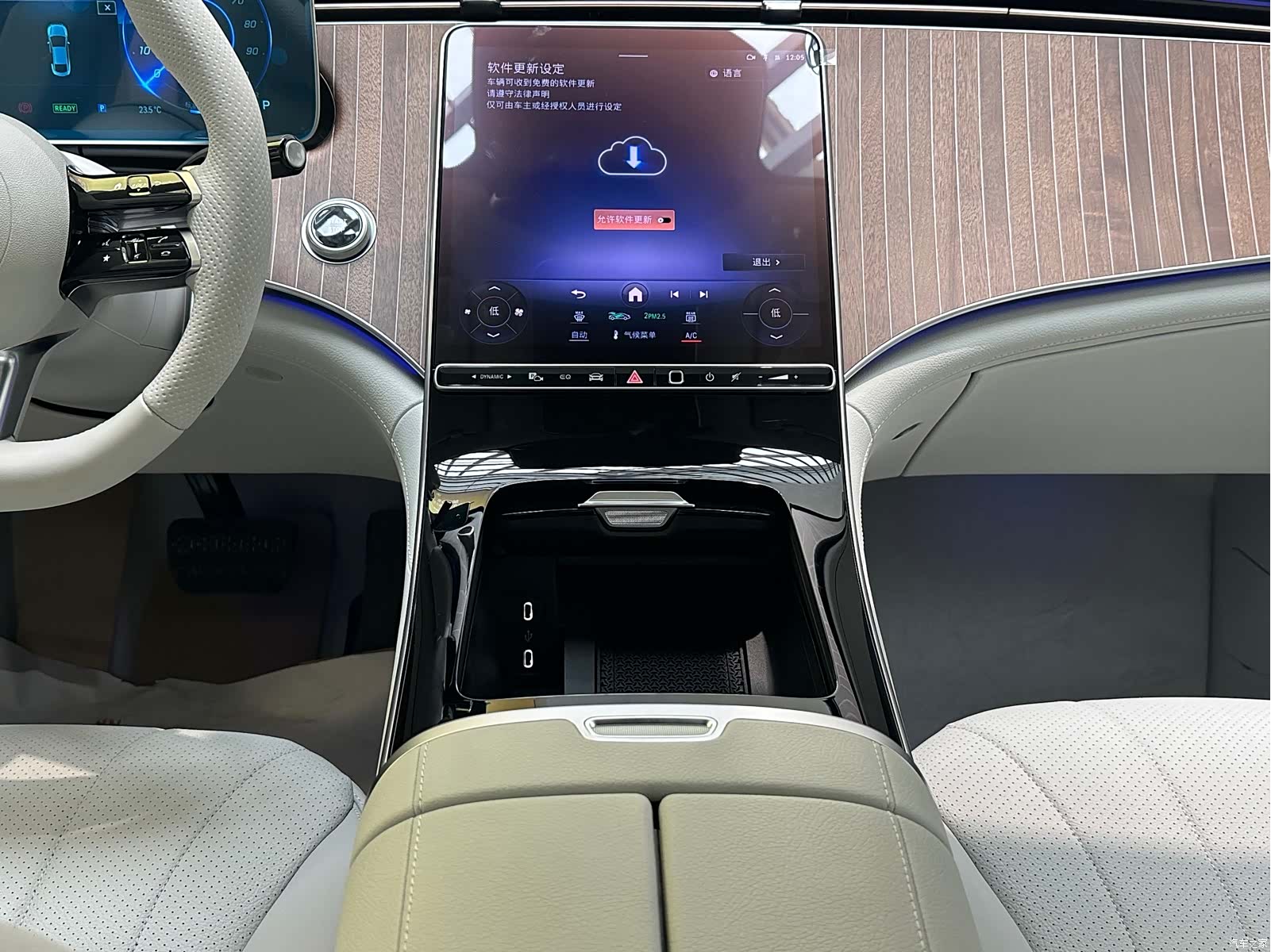 Mercedes-Benz EQE, 2025 11