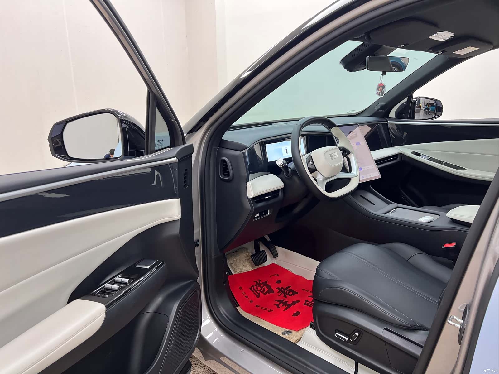 Geely Galaxy L7, 2024 13