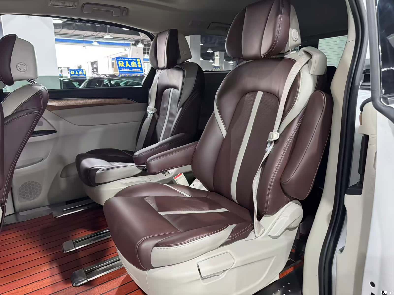 Buick GL8, 2017 8