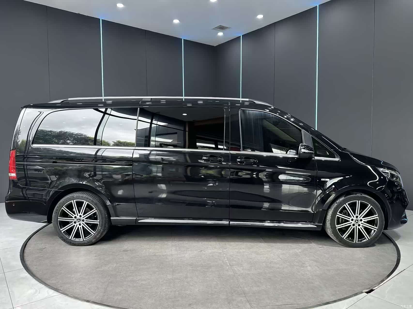 Mercedes-Benz V-Class, 2024 4