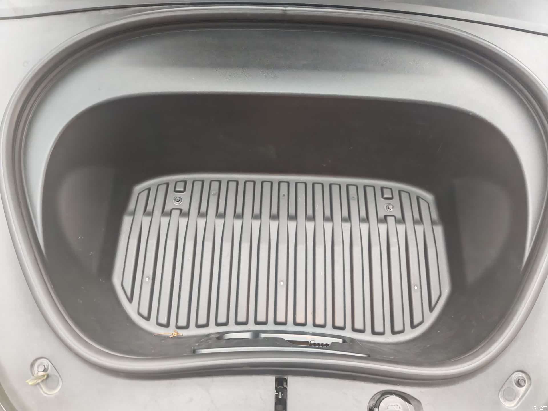 Tesla Model 3, 2024 17