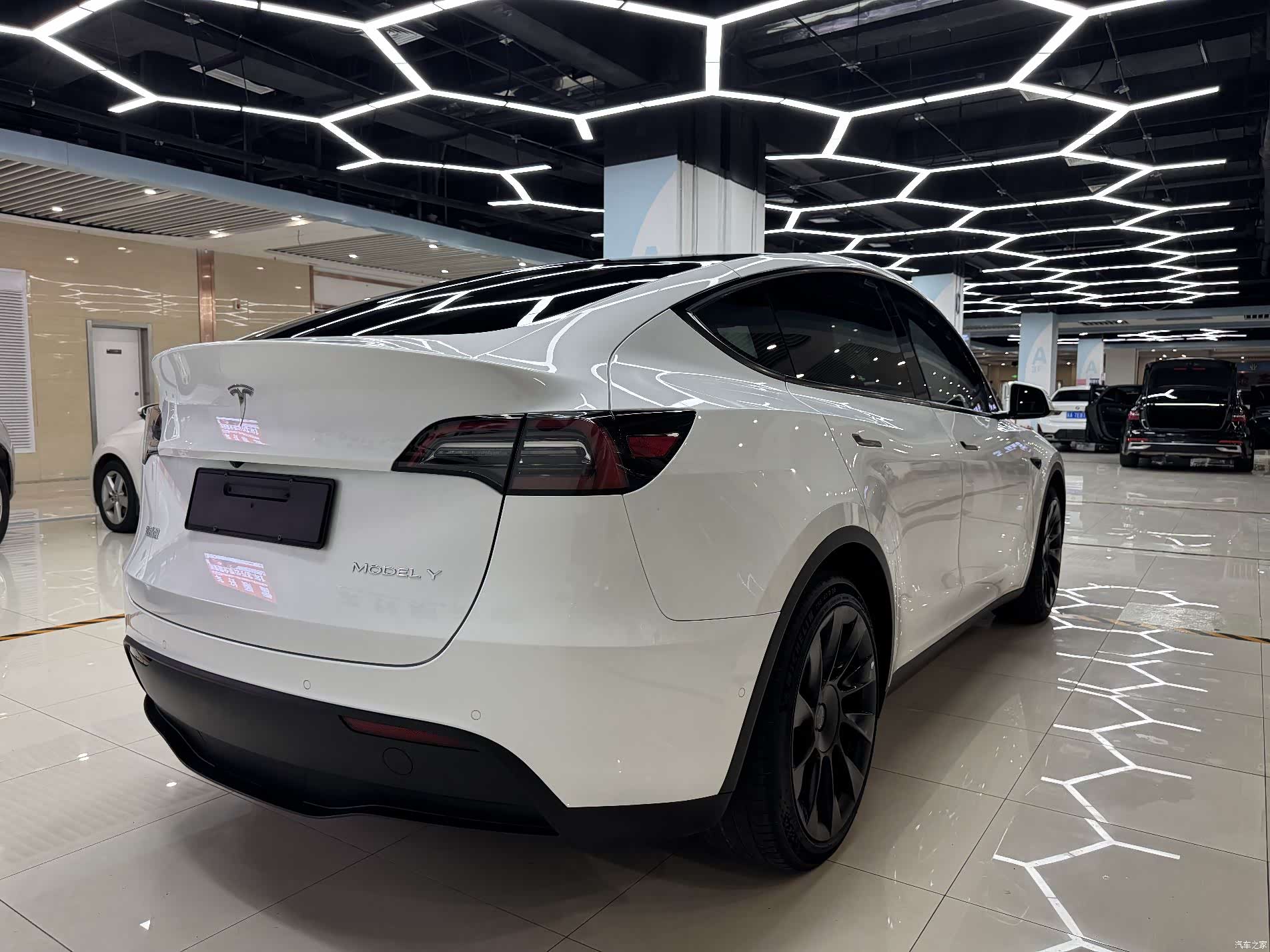 Tesla Model Y, 2023 4
