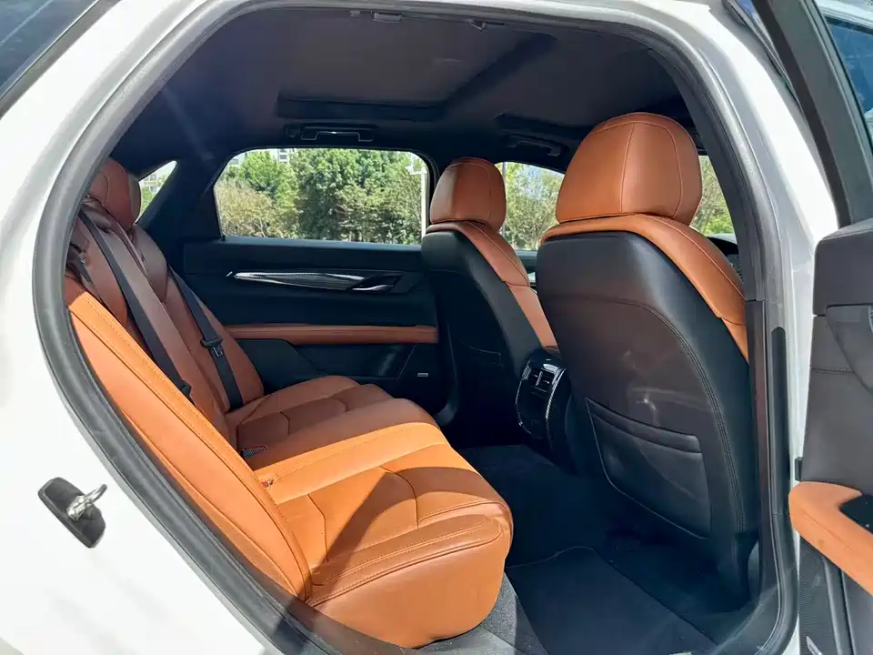 Cadillac XT6