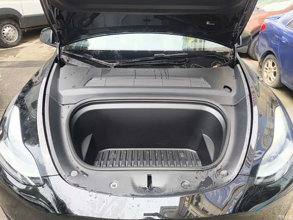 Tesla Model Y, 2024 23