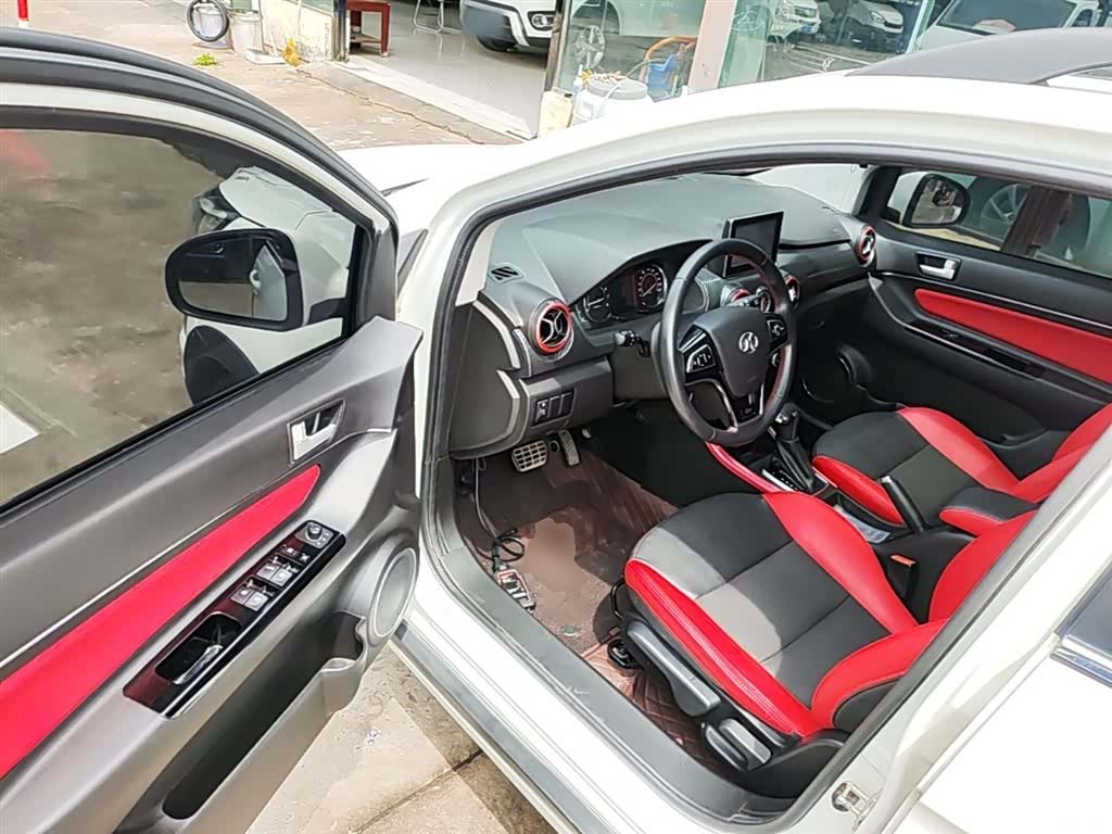 BAIC X25, 2017 16