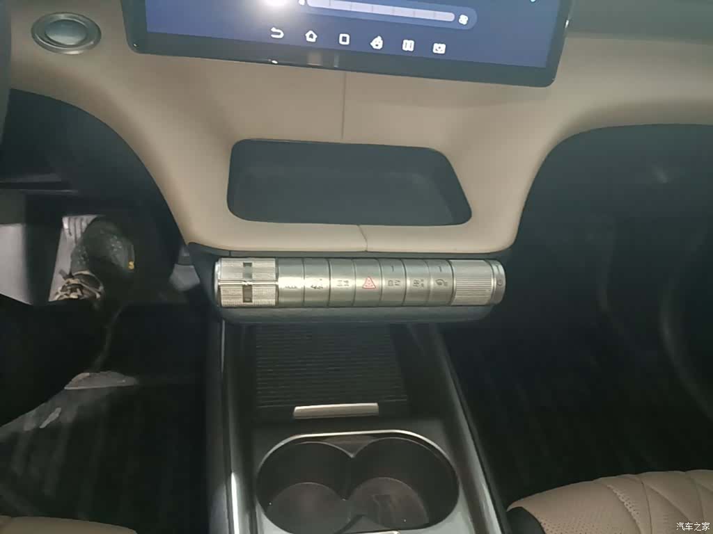BYD Dolphin, 2022 14