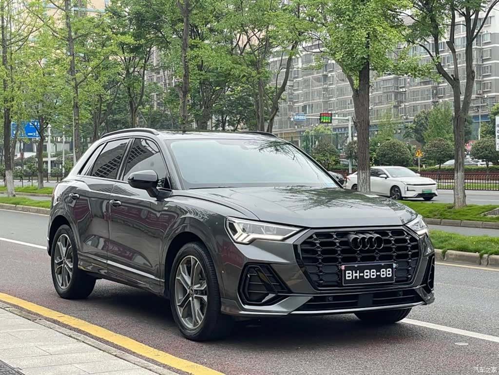 Audi Q3, 2023 2