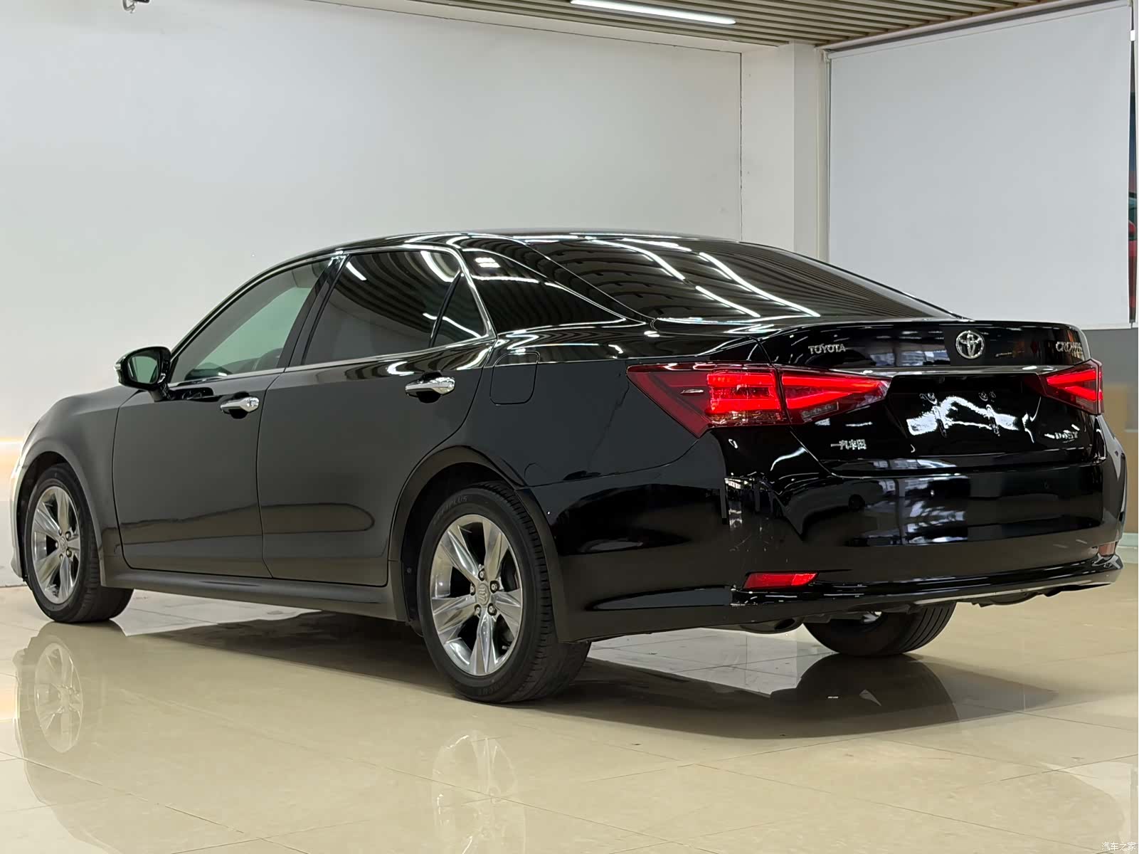 Toyota Crown, 2016 9