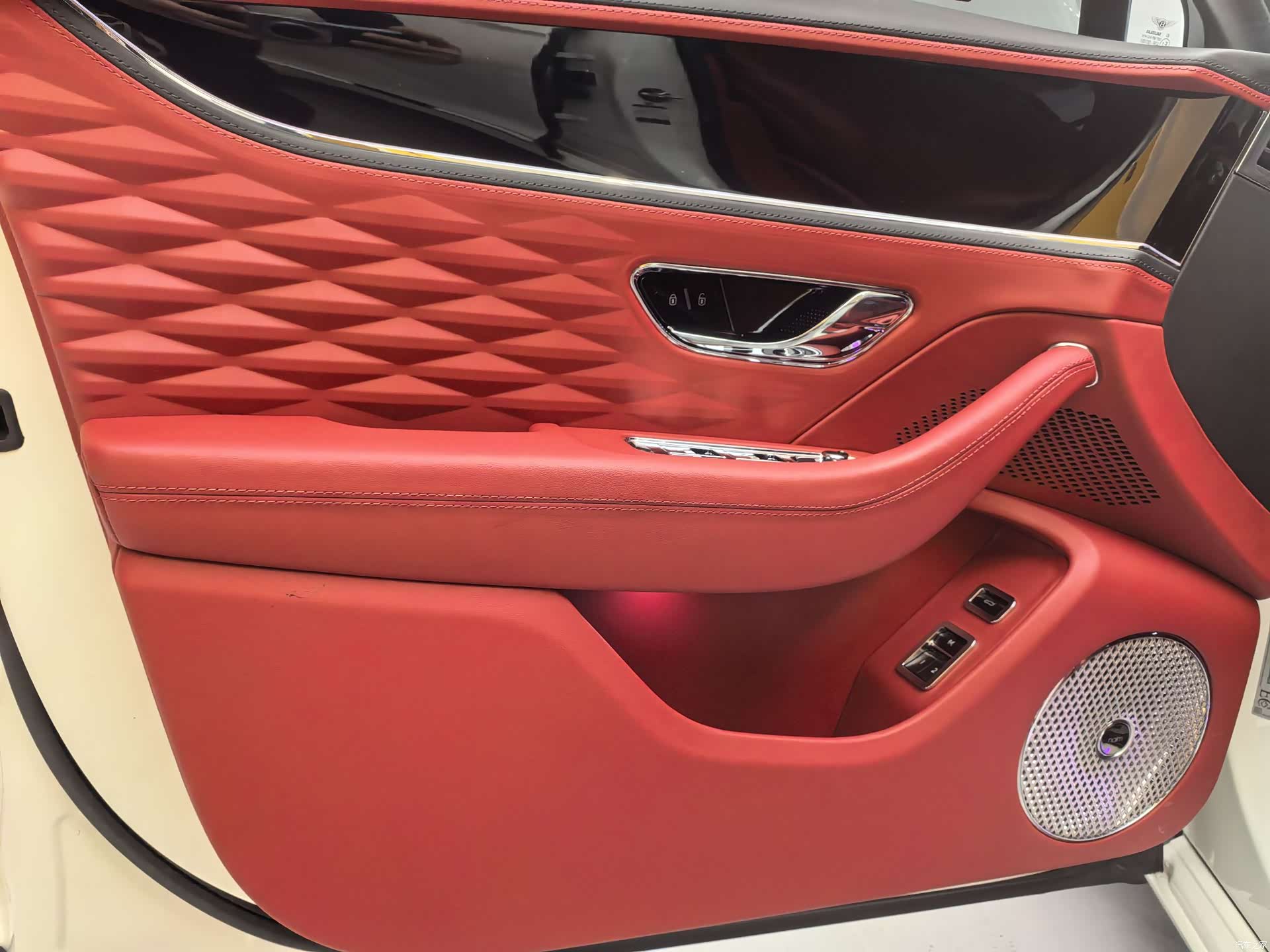 Bentley Flying Spur, 2023 16