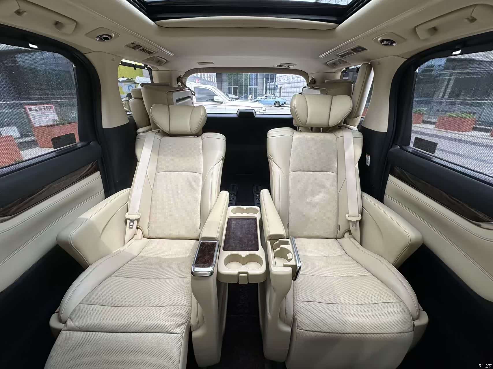 Toyota Alphard, 2020 22