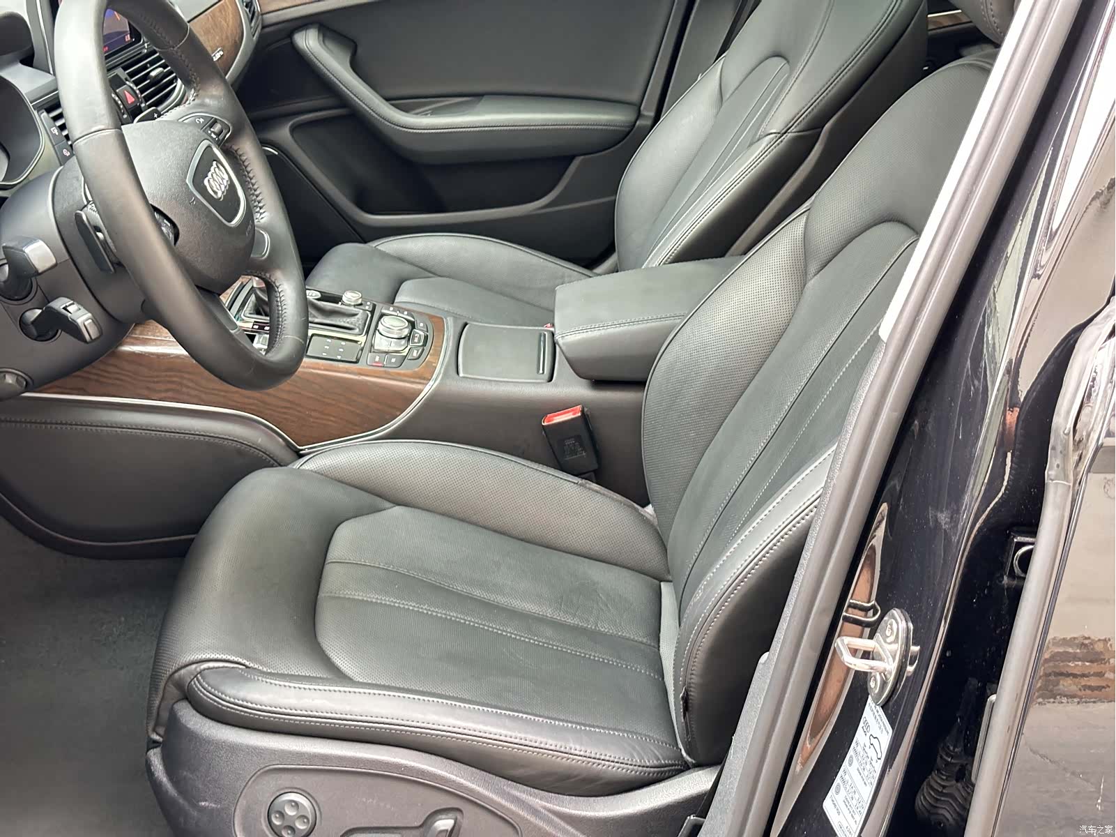Audi A6L, 2015 12