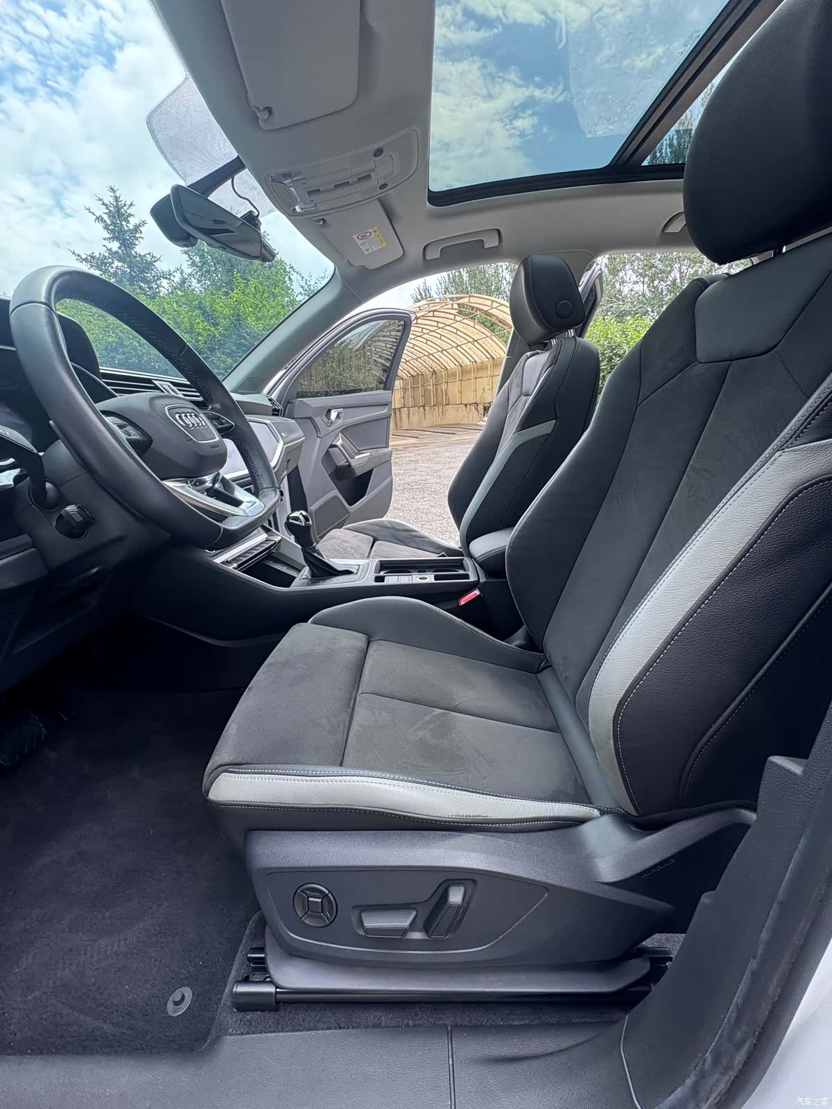 Audi Q3, 2022 10