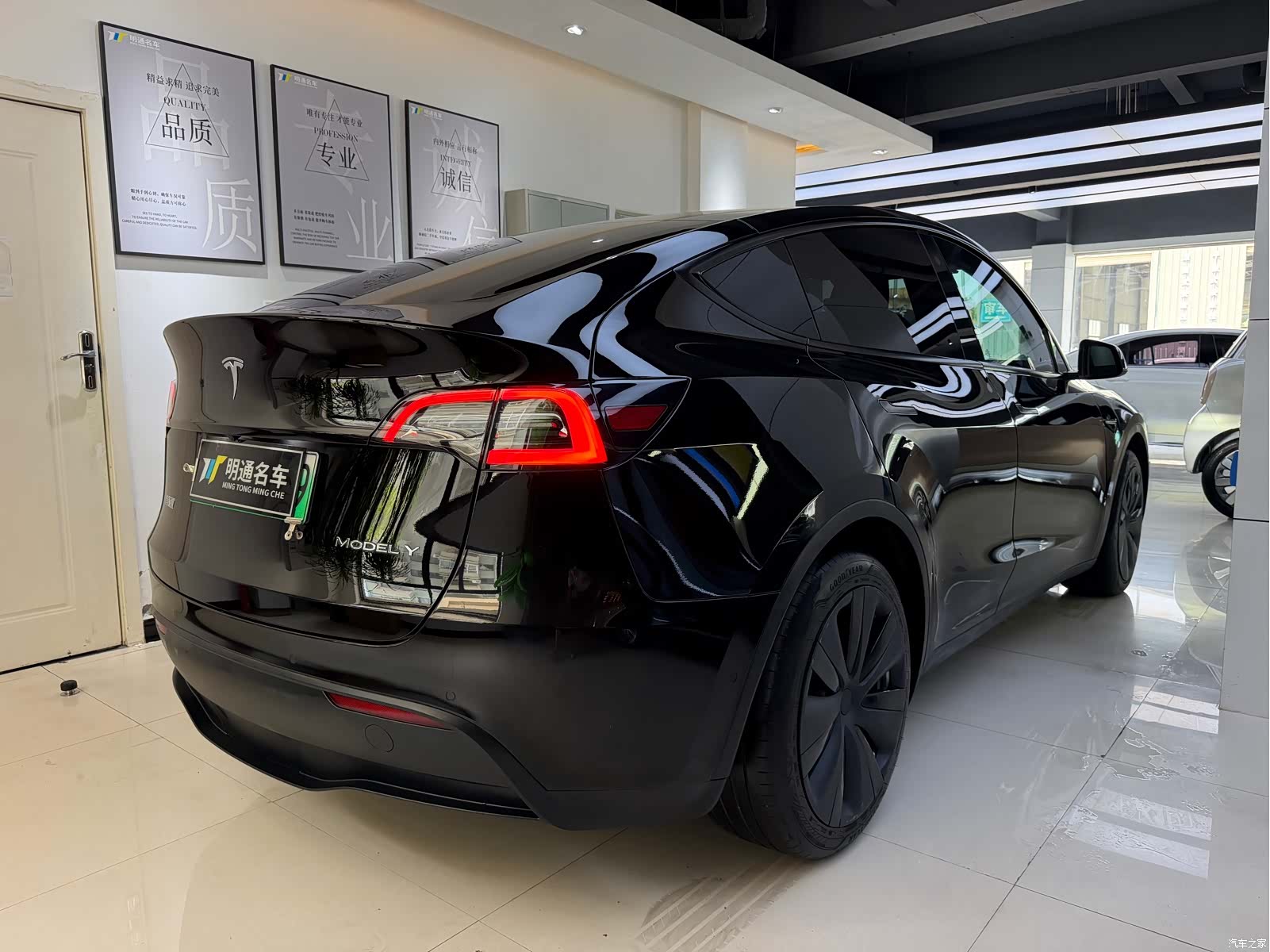 Tesla Model Y, 2023 6