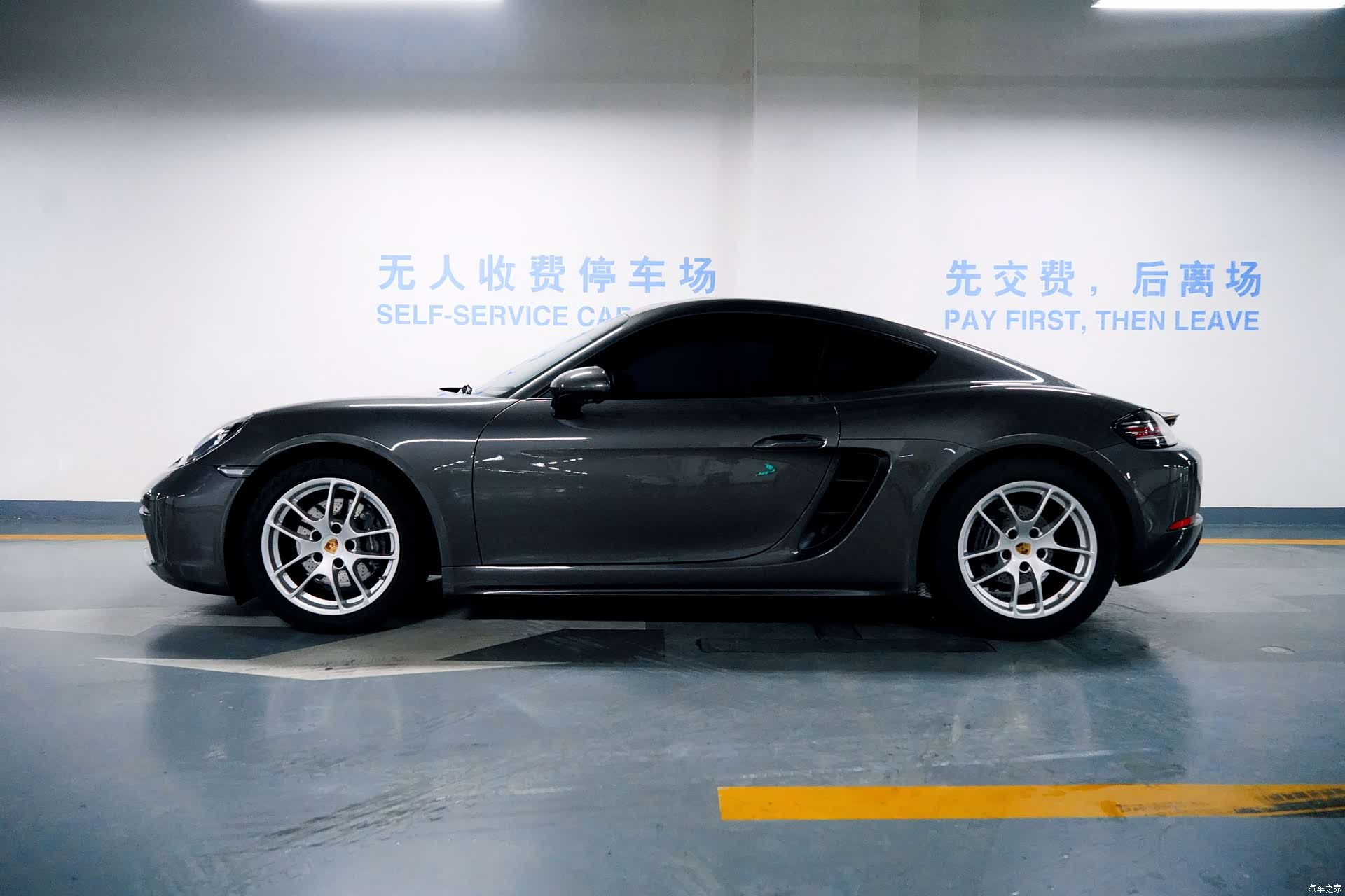 Porsche Cayman, 2019 3