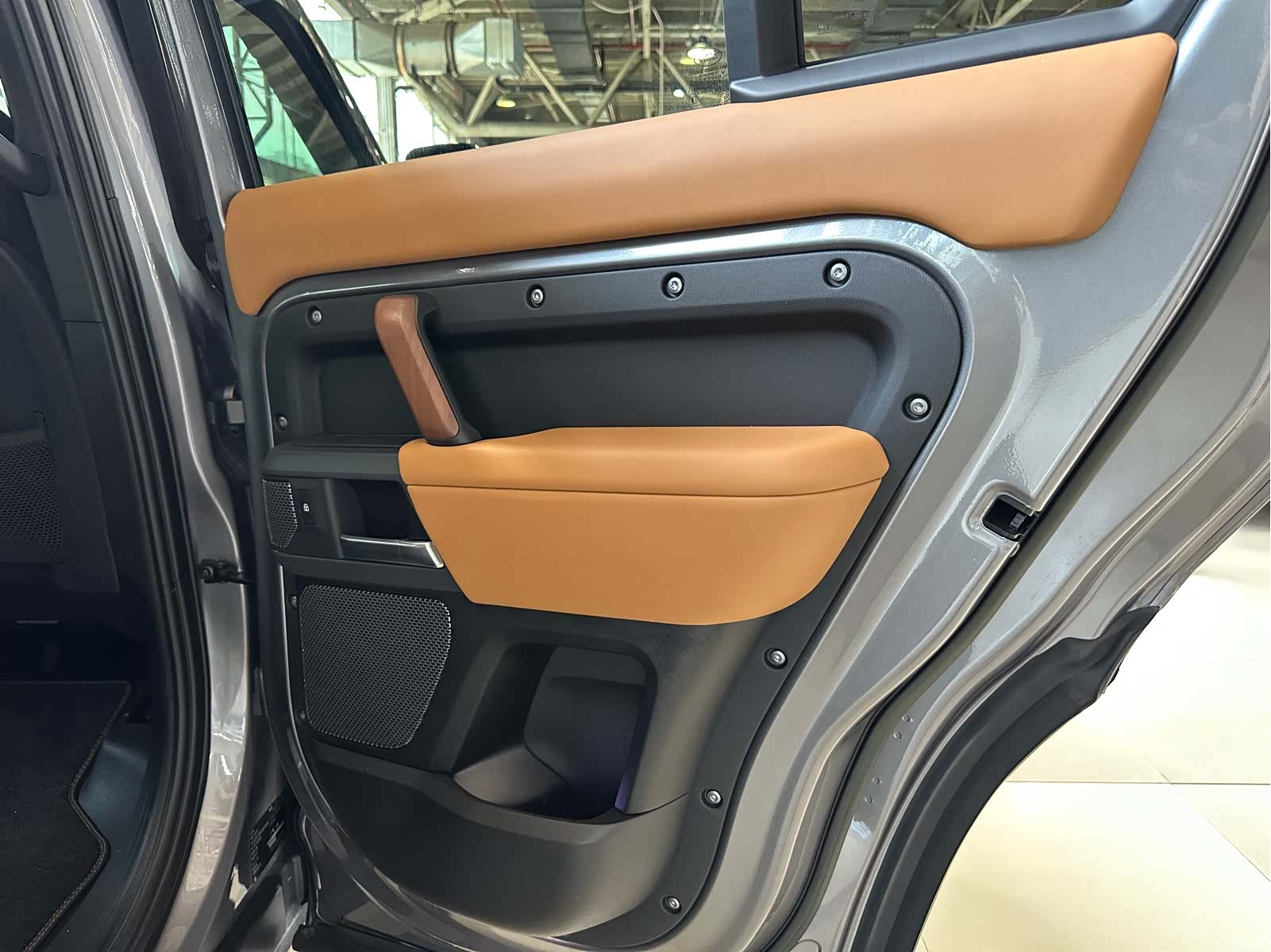 Land Rover Defender, 2023 13