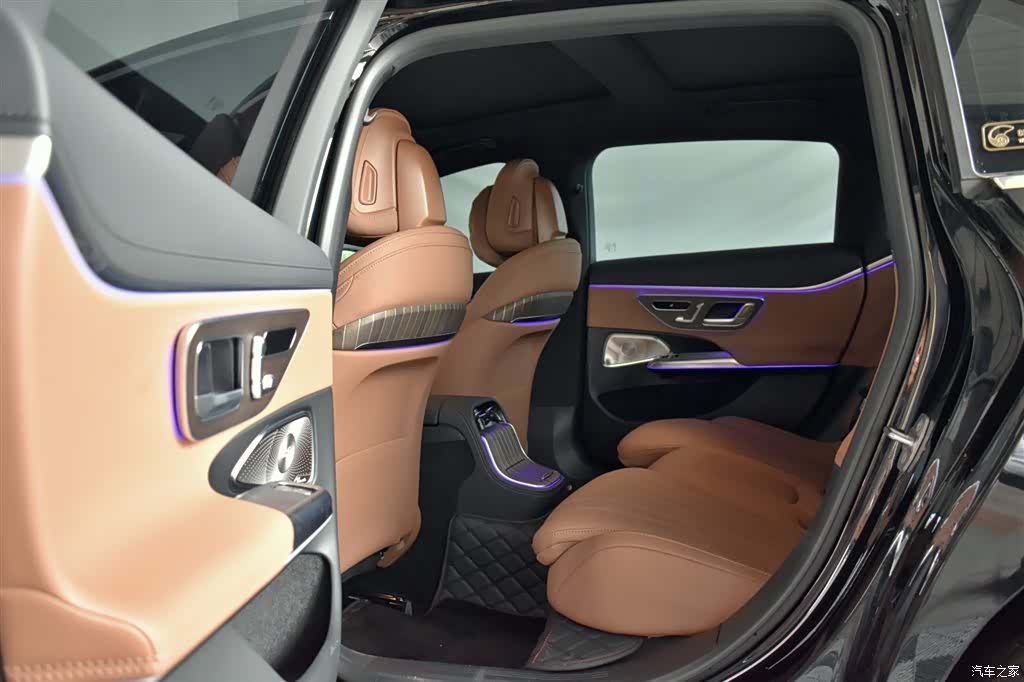 Mercedes-Benz E-Class, 2025 11