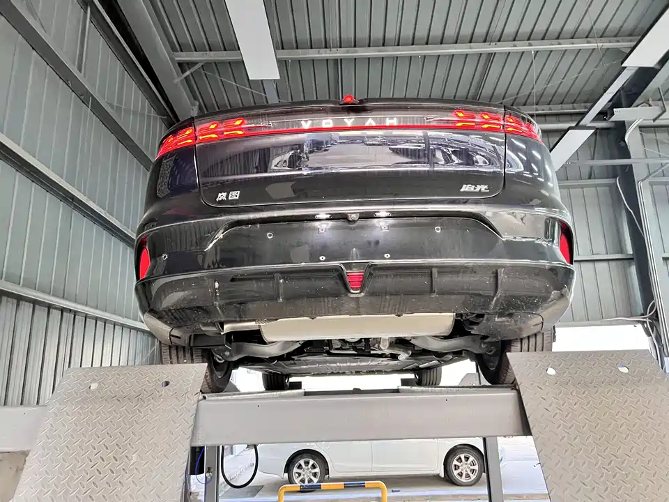 VOYAH Lantu chasing light