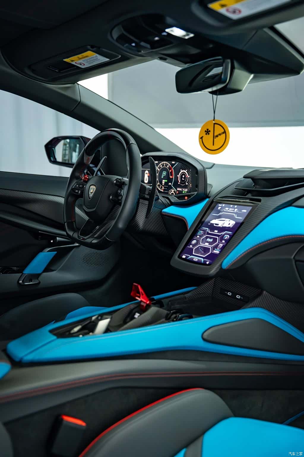 Lamborghini Revuelto, 2025 23