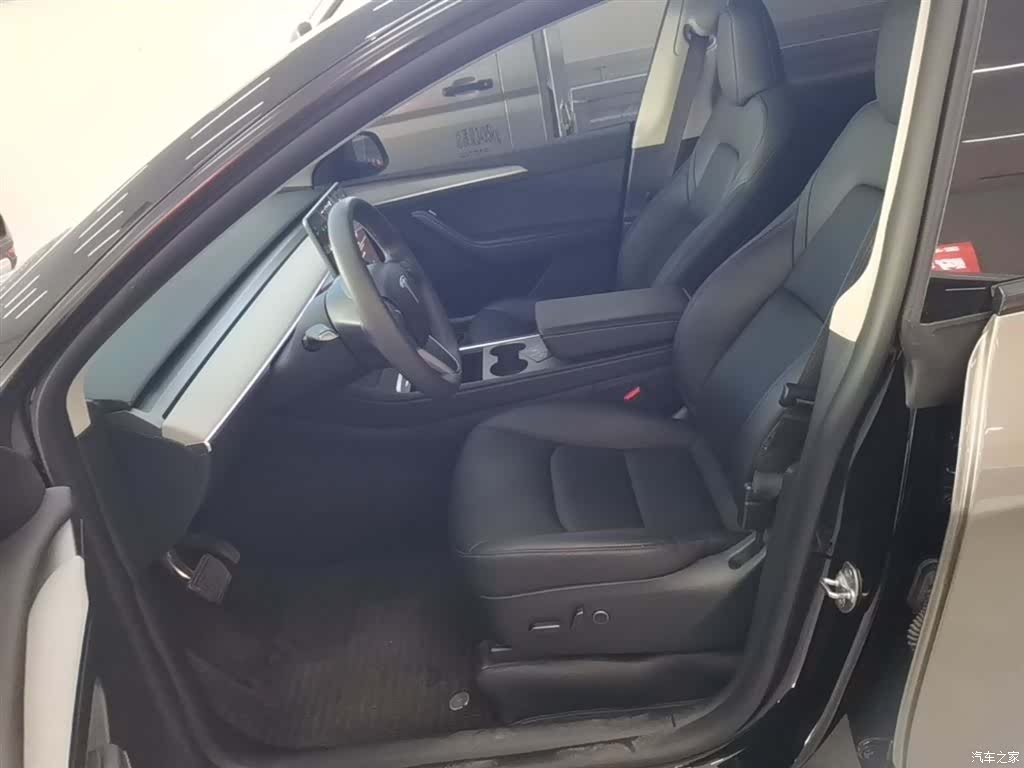 Tesla Model Y, 2024 15